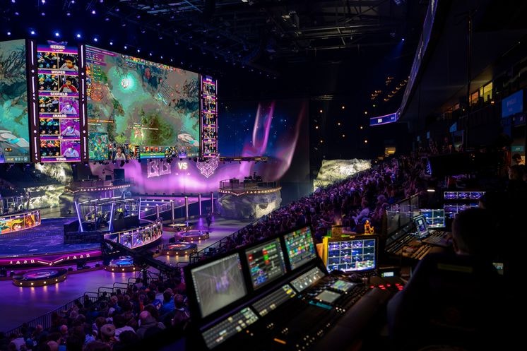 TI 14 DOTA 2 Arena view from front of house side with screens